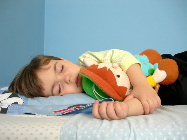 Недостаток сна приводит к ожирению у детей и подростков