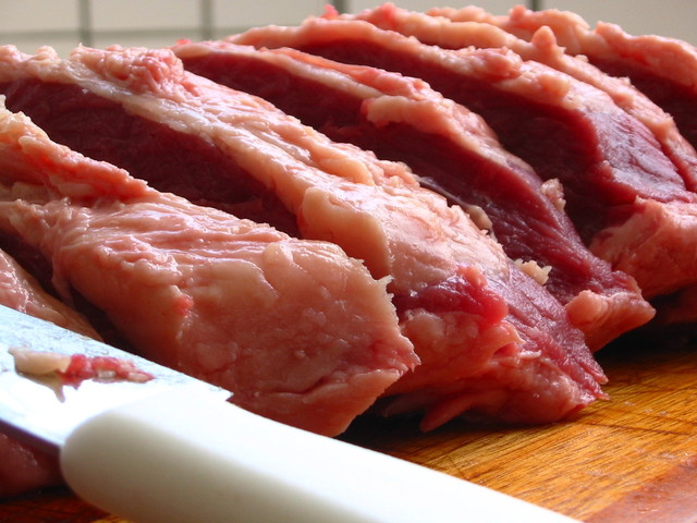 Употребление мясных продуктов не влияет на риск ПКР